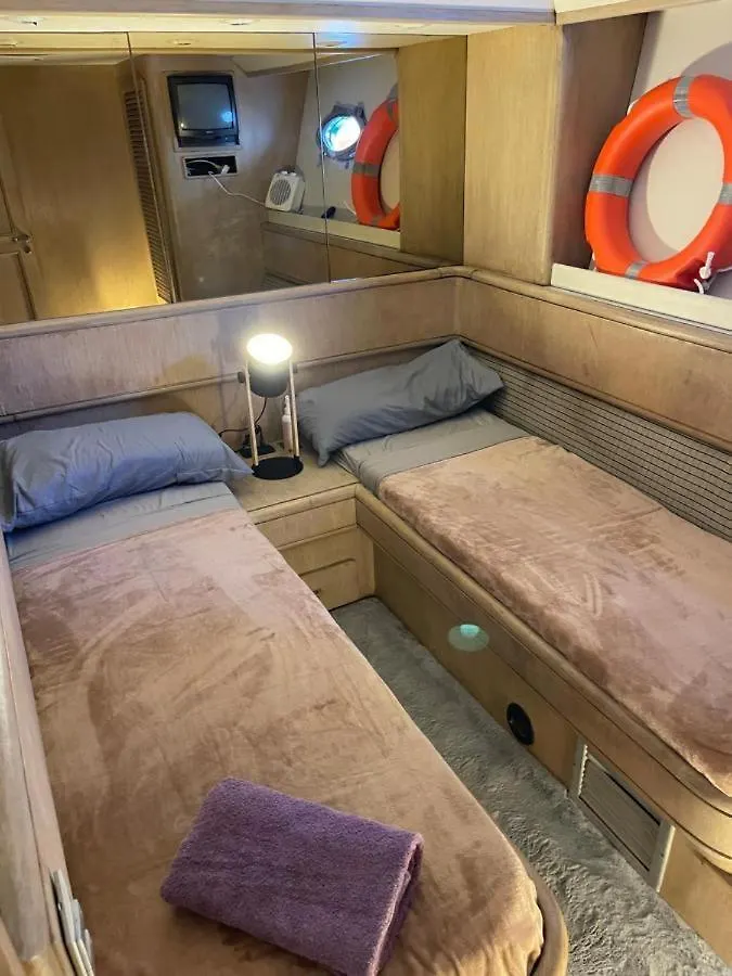 Yate Hotel Stv Barcelona Botel