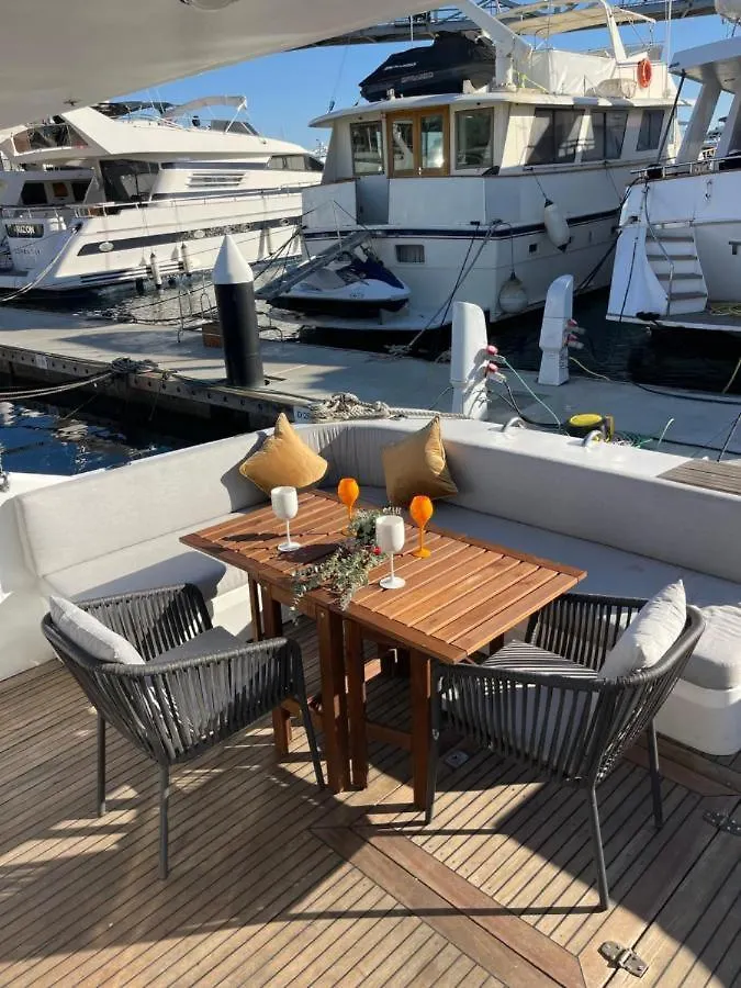 Yate Hotel Stv Barcelona Botel